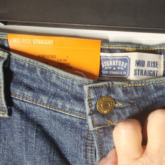 NWT - Levi Strauss Mid Ride Straight Leg Jeans - Size 14 Misses - Picture 4 of 5